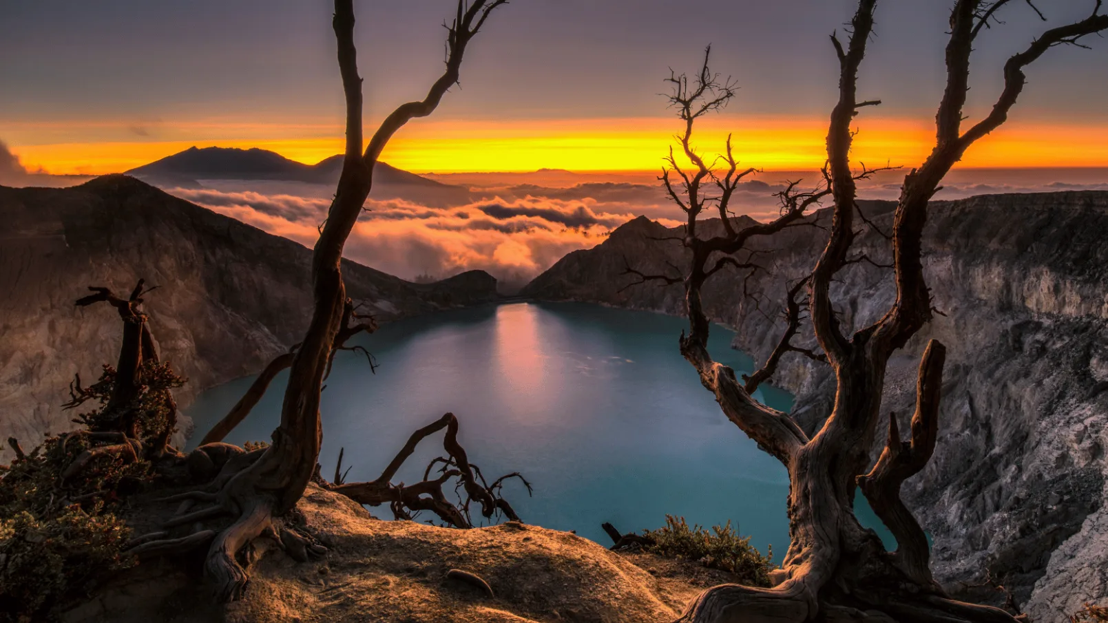 Ijen Blue fire peak